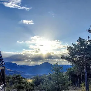 https://camping-les-sirnes.fr-provencehotel.com
