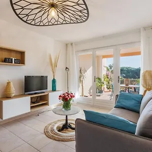 https://la-girelle-logement-de-vacances-class-giens.fr-provencehotel.com