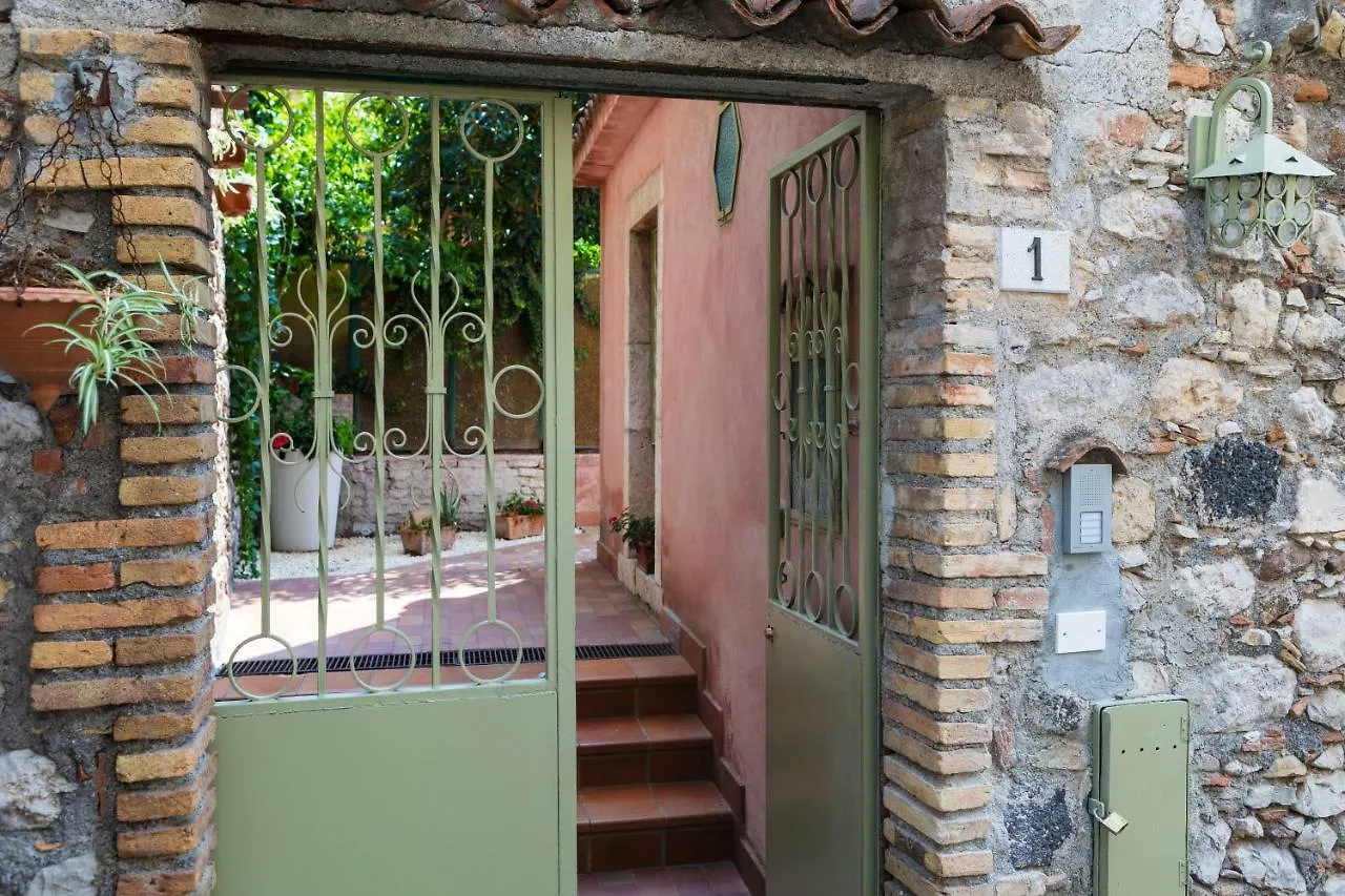 Le Moresche Taura & Mina Taormina